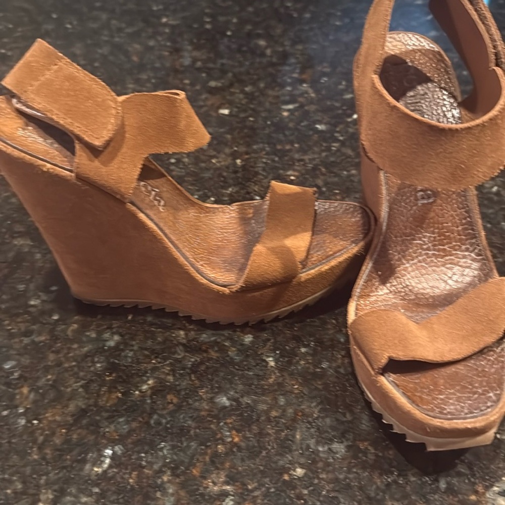 Pedro Garcia brown suede wedges